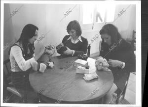 Alumnas de la escuela nacional de Instructoras Rurales Arreglando y Construyendo...