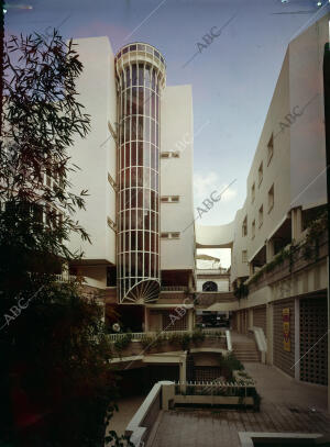 Edificio «Ciudad de Sevilla», obra del arquitecto Juan Farnández Carbonell, que...