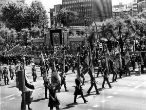 El Deswfile de la victoria de 1976, Presidido por su majestad el Rey don Juan...