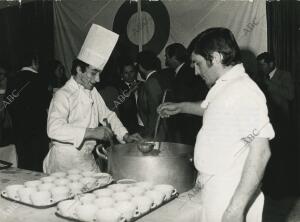 Hotel eurobuilding: los cocineros del hotel donde la UCD tenía su sede, preparan...
