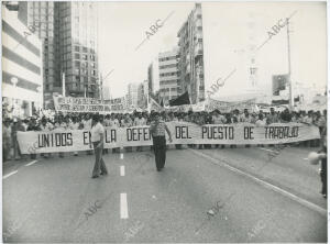 000 personas por las calles de la ciudad en defensa de la bahía gaditana, a la...