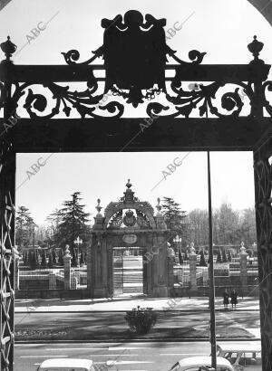 En primer término la puerta principal de la dirección general del patrimonio...