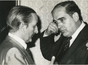 Torcuato Fernández Miranda, conversa con el Presidente del Senado, Antonio...