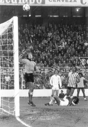 También Puede Verse al bético Ortega