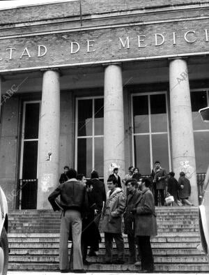 Estudiantes de la facultad de medicina de la Universidad Complutense, en la...