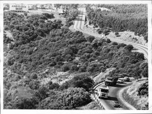 Para el viajero que por carretera o ferrocarril va de la meseta castellana a...