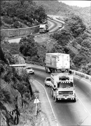 Para el viajero que por carretera o ferrocarril va de la meseta castellana a...