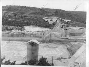 El embalse de Tous tras la rotura de su presa debida A la crecida del río Júcar...