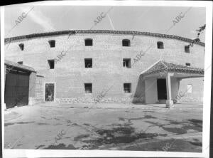 Vista de la fachada de la plaza de Toros de Aranjuez