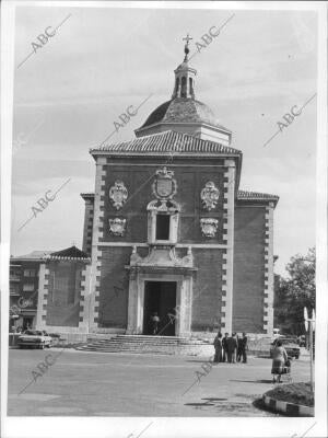 Entrada principal A la iglesia de Alpajés