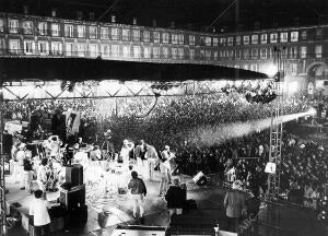 Miles de personas se congregan en la Plaza Mayor para celebrar el triunfo del...