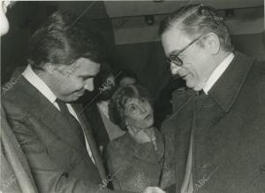 José María Ruiz gallardópn conversa con Felipe González