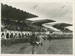 José Antonio Rodríguez, fotógrafo de prensa en el Hipódromo de la Zarzuela