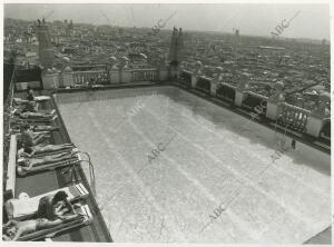 Piscina de la terraza del Edificio España