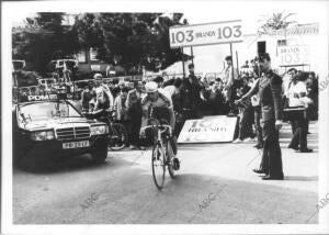 Perico Delgado durante una etapa de la Vuelta a España