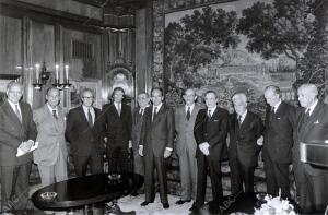 Arriba, de izquierda a derecha, Luis Valls (Banco Popular), Emilio Botín Sanz de...