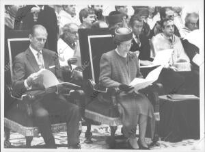 Isabel Ii en España: en la imagen en la Universidad complutense con su esposo el...