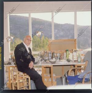 Antonio Saura en su estudio