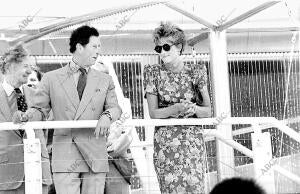 Horizontal - un momento de la visita de diana de Gales y Carlos Deinglaterra A...