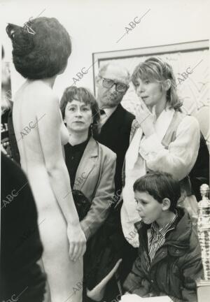 Una figura de mujer desnuda, obra del escultor norteamericana John de Andrea,...