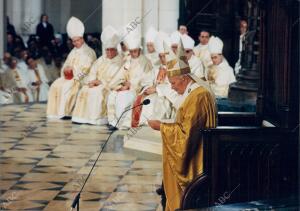 El Papa Juan Pablo II consagró la Catedral de La Almudena