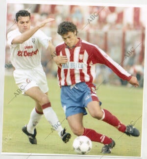 Partido de liga disputado en el estadio Vicente Calderón entre el Atlético de...