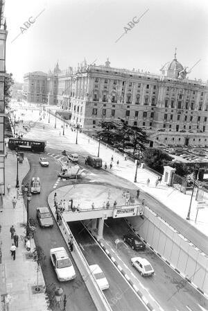 Vista parcial de la plaza y del túnel de la calle Bailén