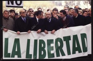 a dcha: Felipe González, Leopoldo Calvo Sotelo, Adolfo Suárez, Joaquín Almunia,...
