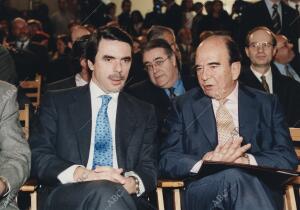 Jose María Aznar presentó en la residencia de estudiantes un documento titulado...