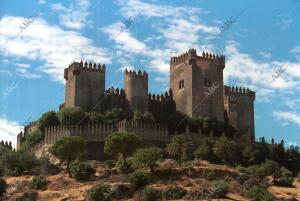 Vista del castillo de la que destaca la Torre del Homenaje, con dos ventanas