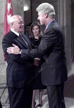 Clinton y Gorbachov en la cena que les Ofreció Alberto Ruiz Gallardón con motivo...
