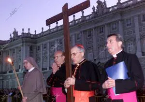 Monseñor Rouco Varela preside el Vía Crucis en la Plaza de Oriente