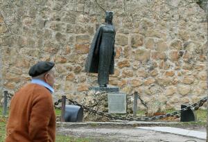 Monumento a la princesa Kristina de Noruega en Covarrubias