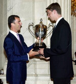 Entrega de los Premios Nacionales del deporte 2001 Presididos por los Reyes y el...