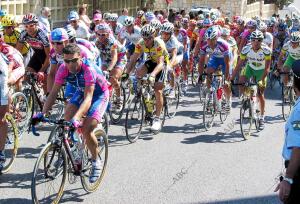 La Vuelta Ciclista saliendo del centro de Jaén