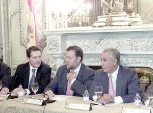 Michavila, rato y Arenas durante el encuentro mantenido en el ministerio de...