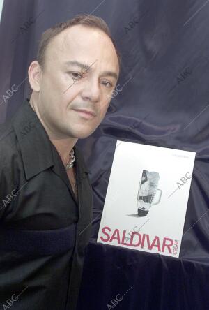Cesar Saldivar, fotógrafo autor del Libro "luz Natural"