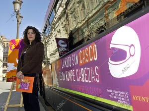 En el ayuntamiento presentación de campaña de publicidad en Autobuses sobre el...