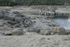 reportaje sobre la Sequia que Ufren los Pantanos de en la imagen el pantano Deel...