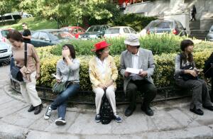 Turistas japoneses en la puerta del Museo del Prado