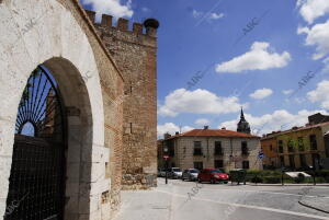 Muralla de la Huerta del Obispo junto al Palacio arzobispal