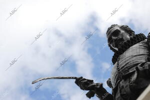 Estatua de Miguel de Cervantes en la plaza de Cervantes