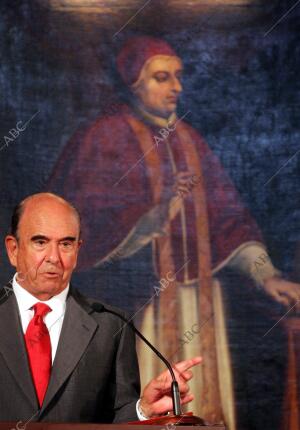 El presidente del Banco Santander, Emilio Botín, en la junta de accionistas de...