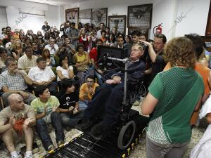 Stephen Hawking en la Facultad de Física de la Universidad