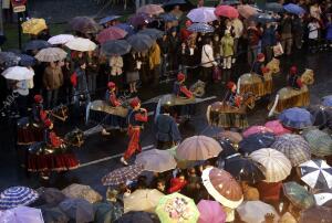 Figurantes participan en la celebración del desfile histórico que recrea la...