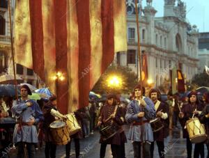 Figurantes participan en la celebración del desfile histórico que recrea la...