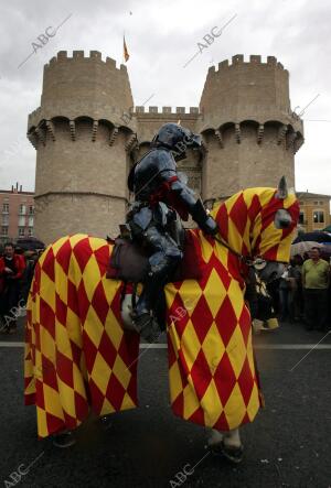 Figurantes participan en la celebración del desfile histórico que recrea la...