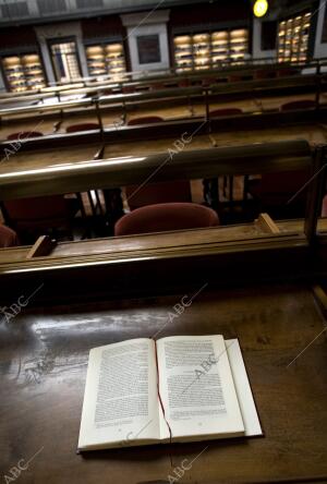 Reportaje del recuento anual de los fondos de la Biblioteca Nacional