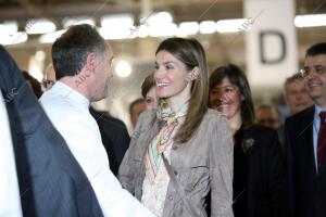 000 profesionales procedentes de unos 75 países en el recinto ferial de...