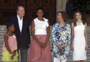 El Rey D. Juan Carlos, la Reina Sofia y la Princesa Letizia Posan junto A...